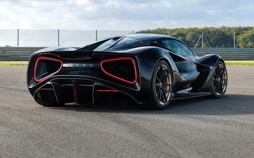 Black Sports Car Showcases Power on a Sunny screenshot 2