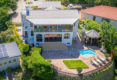 Maison avec piscine et jardin 1