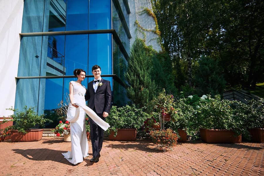 Fotógrafo de casamento Sergey Lomanov (svfotograf). Foto de 4 de março 2017