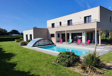 Maison avec piscine et jardin 8