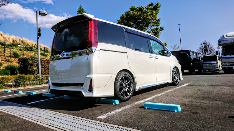 ヴォクシーのデレッツアZⅢ・オーダーしました‼️😃・妻とお山にお出かけ・補強パーツ・タイヤ注文しましたに関するカスタム事例の投稿画像2枚目