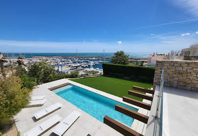 Maison avec piscine et terrasse 1