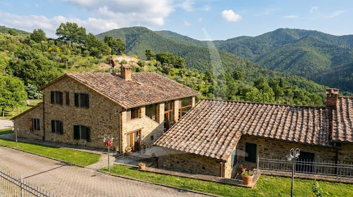Farmhouse with pool 1