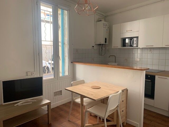 Location meublée appartement 1 pièce 33 m² à Nimes (30000), 530 €