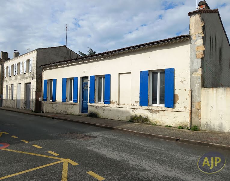 Vente maison 4 pièces 125.11 m² à Lesparre-Médoc (33340), 139 800 €