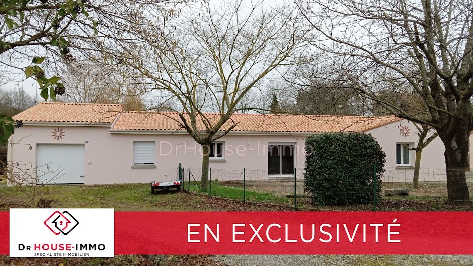 Vente maison 6 pièces 142 m² à Parthenay (79200), 250 000 €