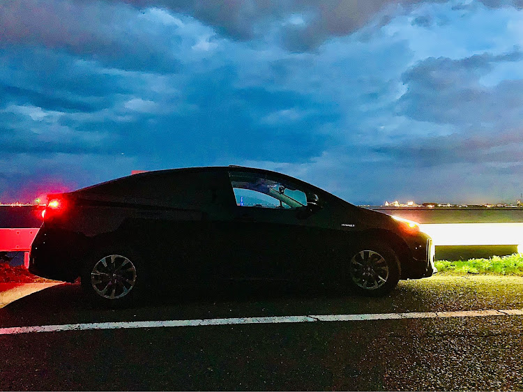 プリウスの左ハンドル(逆輸入車)・流行りに便乗・真横・ドライブに関するカスタム事例の投稿画像1枚目