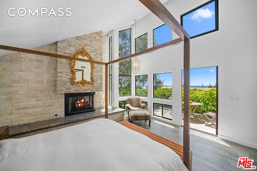 Maison contemporaine en bord de mer avec jardin 4