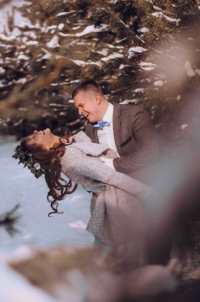 Bryllupsfotograf Liza Nikolaeva (lizanikolaeva142). Bilde av 12 februar 2019