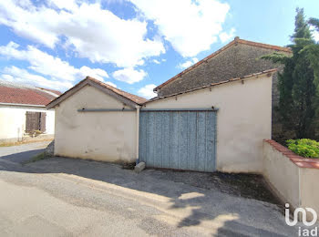 parking à Lussac-les-Châteaux (86)