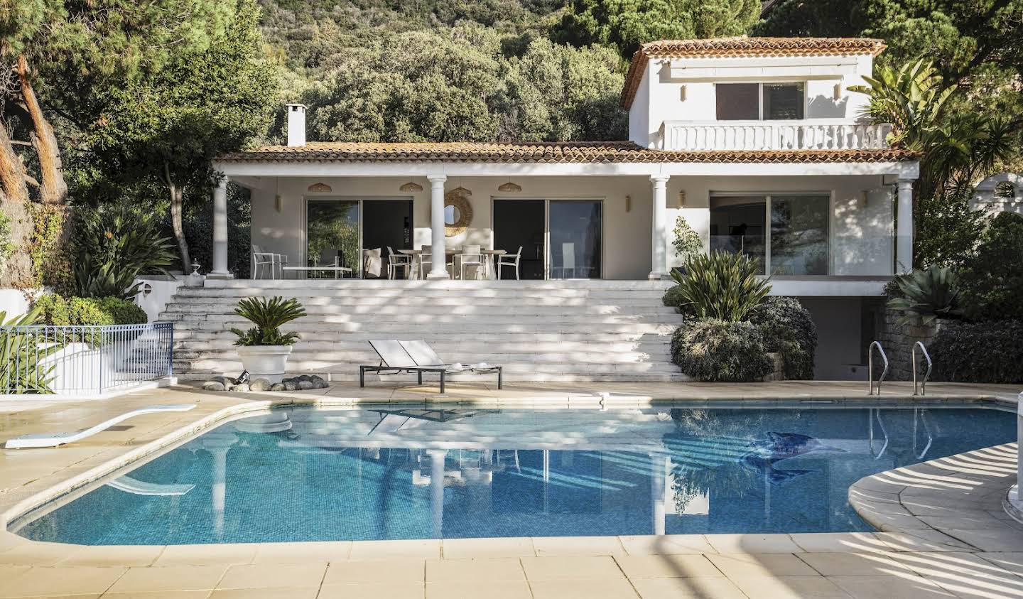 Villa avec piscine en bord de mer Ajaccio