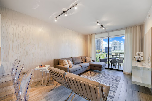 Luxury apartment / penthouse for rent in Miami (United States) - modern living room with gray sofa and balcony