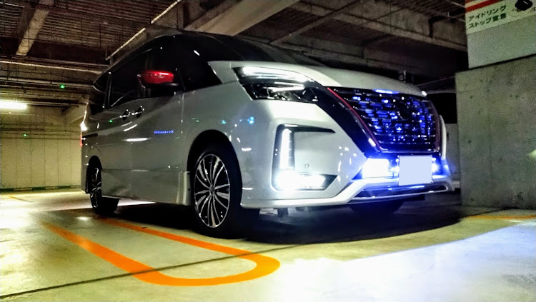 セレナのコロナに負けるな❗頑張ろう日本❗・医療従事者にエールを❗️・艶々💯％ボディー🥰・日用品のお買い物・立体駐車場は盛れる説😆🎶に関するカスタム事例の投稿画像5枚目