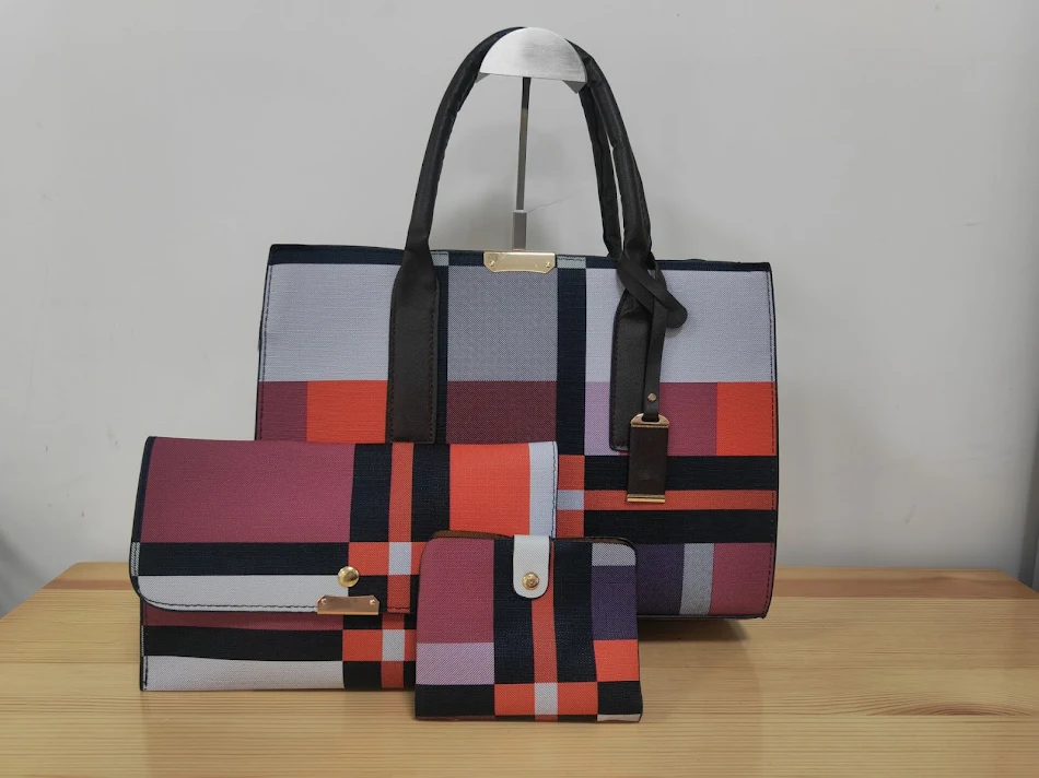 Koreaanse geruite driedelige messenger bag, perfect voor school of werk. Stijlvol design, praktische indeling, ideaal voor dagelijks gebruik en reizen.