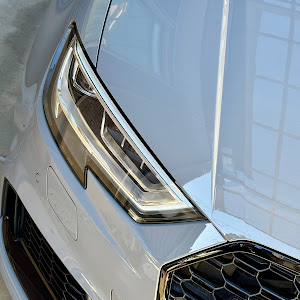 RS3 セダン 8V型