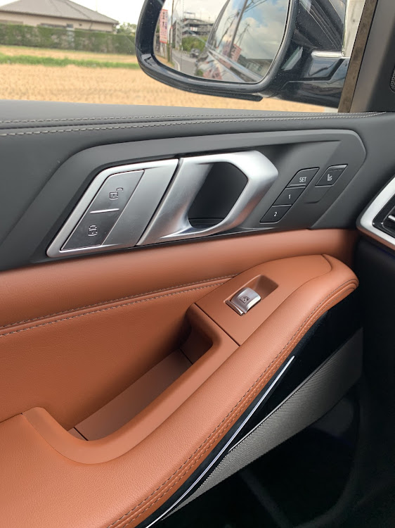 ma☆me さんが投稿したbmw x7・BMW740・試乗に関するカスタム事例の投稿画像6枚目