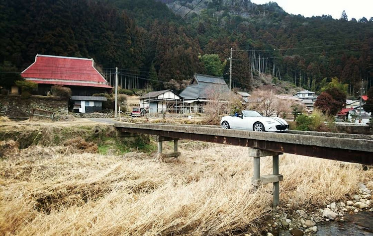 ロードスターのドライブ・愛車撮影・田舎の風景・狭い道・狭い橋に関するカスタム事例の投稿画像2枚目