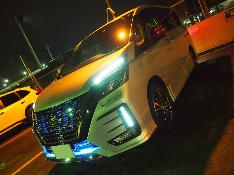 セレナの医療従事者にエールを❗️・トラックドライバーさんにエールを❗・コロナに負けないぞ‼️・艶感💯満点ボディー🚐✨・仕事終わりに洗車🚐✨に関するカスタム事例の投稿画像4枚目