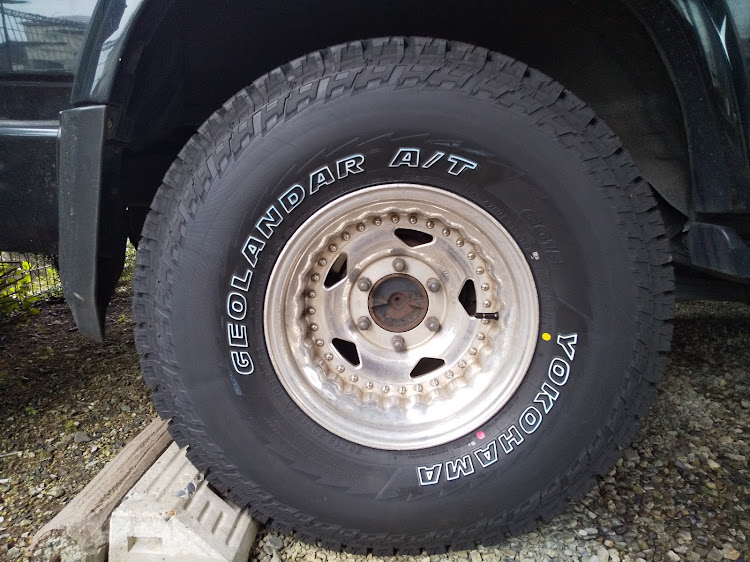 ランドクルーザープラド78の#78プラド・GEOLANDAR A/T G015・コロナウイルスに負けるな・タイヤ、ホイール交換に関するカスタム事例の投稿画像3枚目