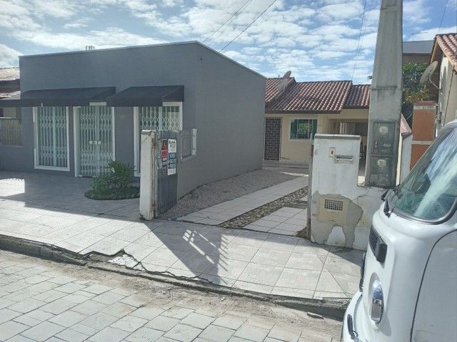 SALA COMERCIAL, KIT NET E CASA Á VENDA NO CENTRO DE TIJUCAS