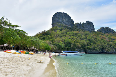 Relax at the beach of Woa Ta Lab Island