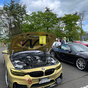 M4 クーペ F82