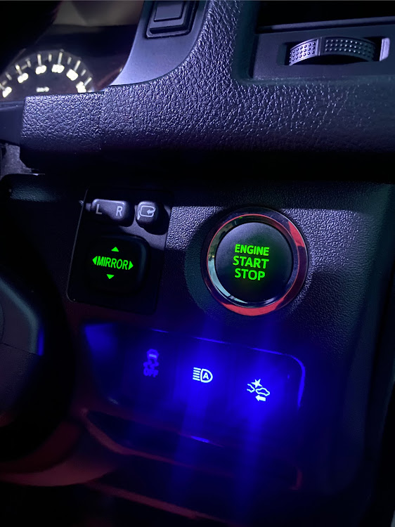 ハイエースバンのken1works.・洒落屯車・DIY・LEDチップ打ち替え・台風が来る((((；ﾟДﾟ)))))))に関するカスタム事例の投稿画像2枚目