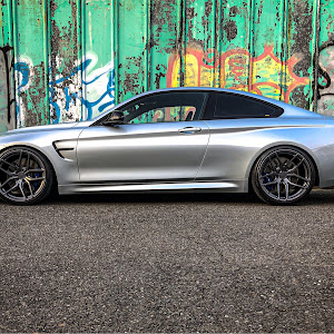 M4 クーペ F82