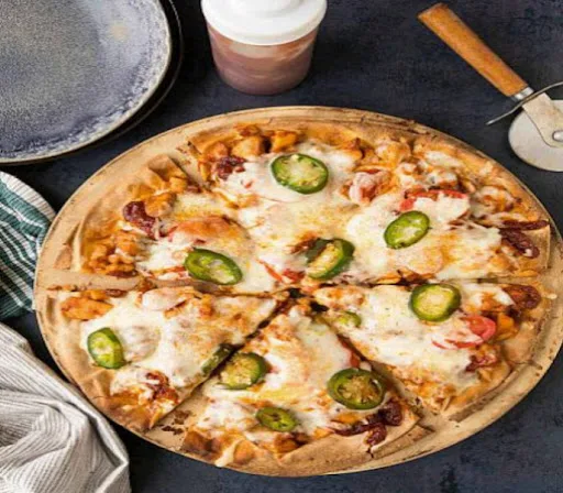 Barbeque And Makhani Chicken Pizza