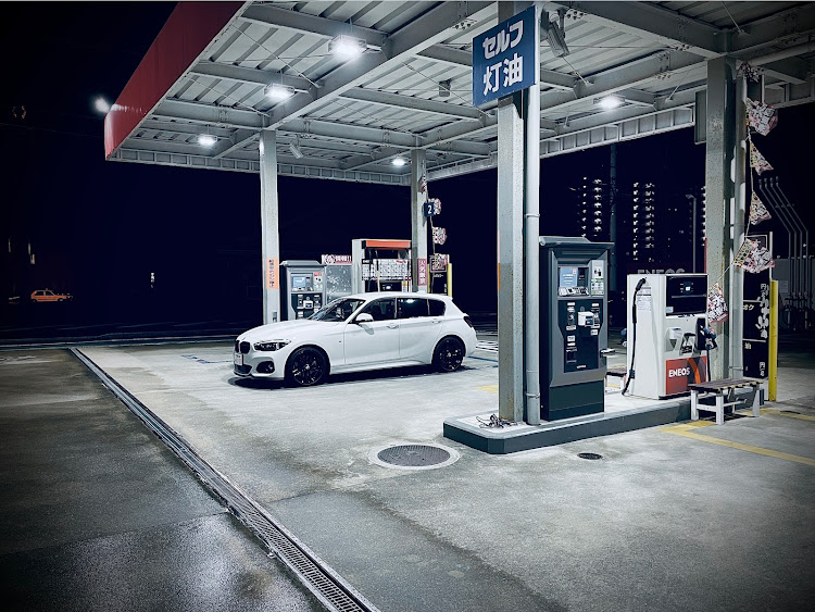 1シリーズ ハッチバックのBMW1シリーズハッチバック・BMW1シリーズ・f20・夜ドライブ・ガソスタは盛れるに関するカスタム事例の投稿画像1枚目