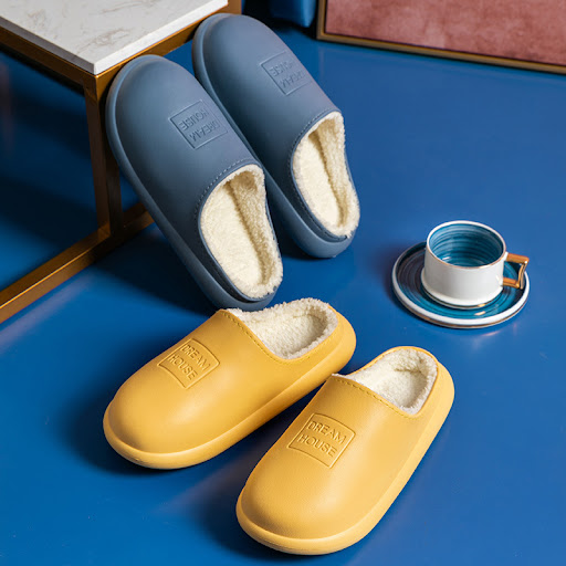Title 6, Womens waterproof and warm cotton slippers. Ke...