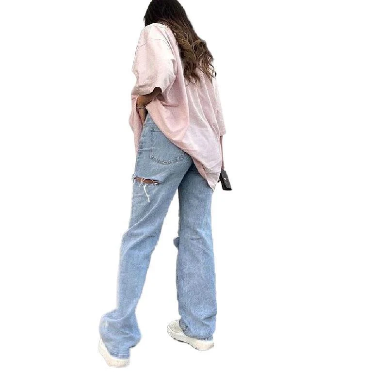 Jean droit déchiré et délavé pour femme, pantalon tendance, coupe droite flatteuse, style décontracté et moderne, idéal pour un look quotidien.