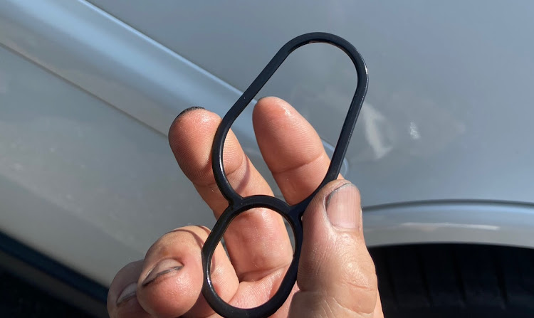 インスパイアのオイル漏れ修理・オイルフィルターエレメントベース・オイルフィルターベース　パッキン・難儀した💧・オイルフィルターメンテナンスに関するカスタム事例の投稿画像5枚目