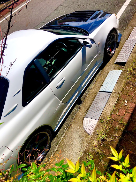 スカイライン GT-Rの洗車・ヘッドライトレンズ磨きに関するカスタム事例の投稿画像1枚目