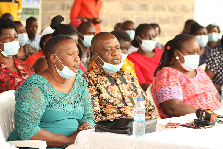 Winam Maendeleo Traders led by chairman Anthony Kwache (C) during a press conference at Jaramogi Oginga Odinga Recreational Centre in Kisumu on Sunday, September 13, 2020