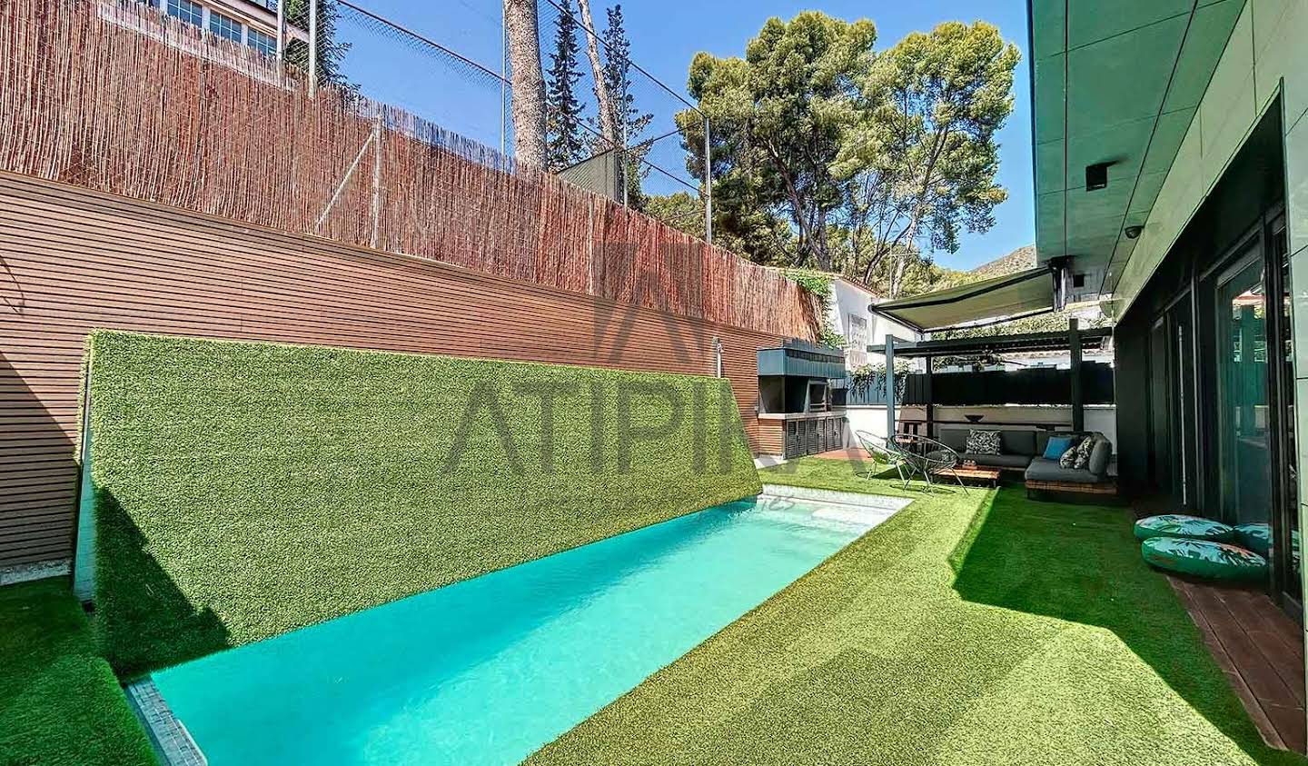 Villa with pool Castelldefels