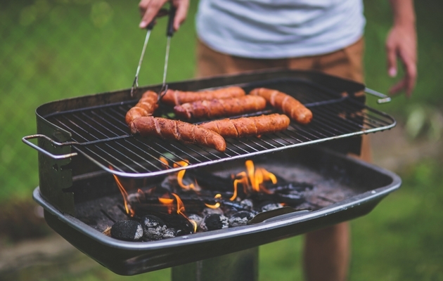 Diabetic tip: replace fatty sausages at a braai with a lower-fat alternative such as chicken or lean meat