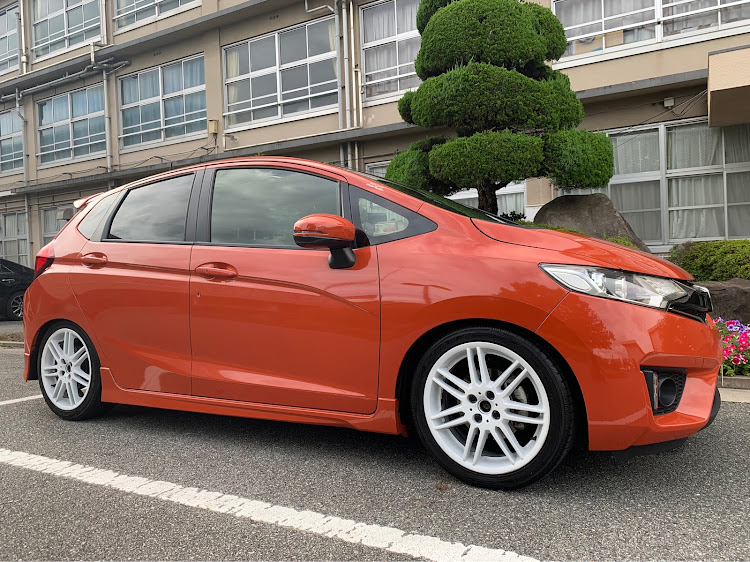 フィットの6MT・オレンジ・梅雨明け・みんなでつくろうホイール図鑑・フォロワー数上限規制に抗議しますに関するカスタム事例の投稿画像13枚目