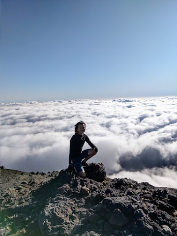 Syme Hut sea of clouds