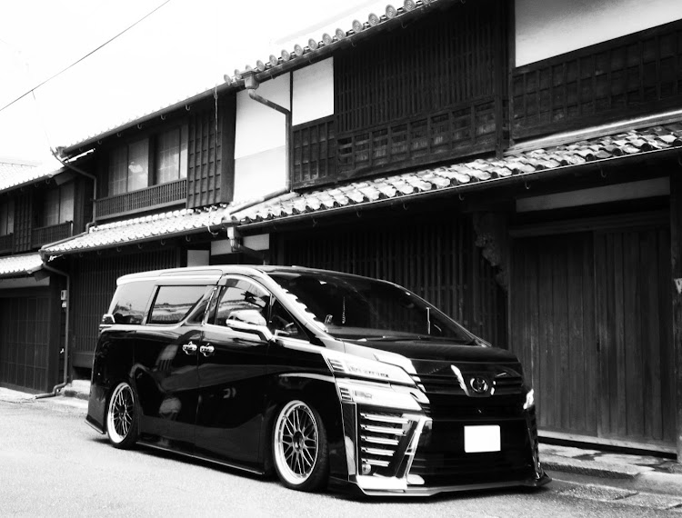 ヴェルファイアのBlack List!  White List!・エアサスのある生活・構造変更完了・モノクロ祭り便乗・How_do_you_like_Alvellに関するカスタム事例の投稿画像1枚目