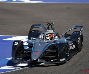 Opnieuw pole en tweede plek in de race in virtuele Formule E voor Vandoorne, leiding in stand wel binnen handbereik