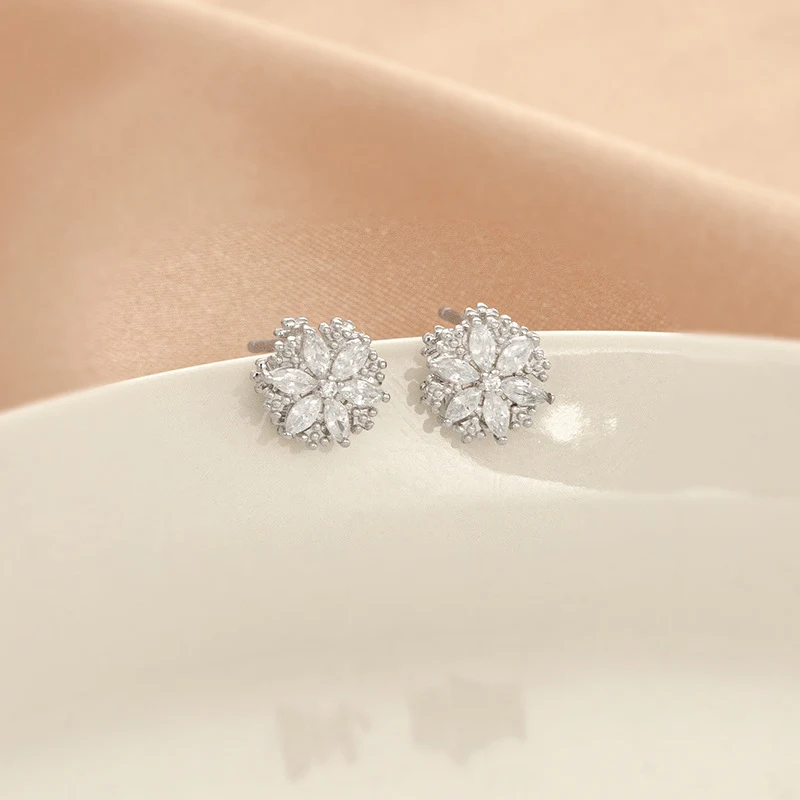 Title 3, Boucles doreilles à clous en argent S925 avec ...