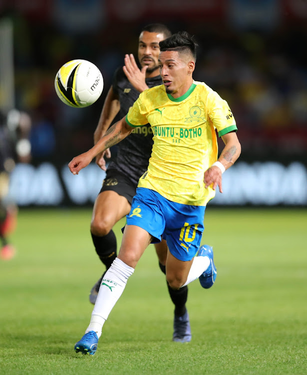 Gaston Sirino of Mamelodi Sundowns challenged by Eddie Afonso of Petro de Luanda during the African Football League 2023 match on Tuesday