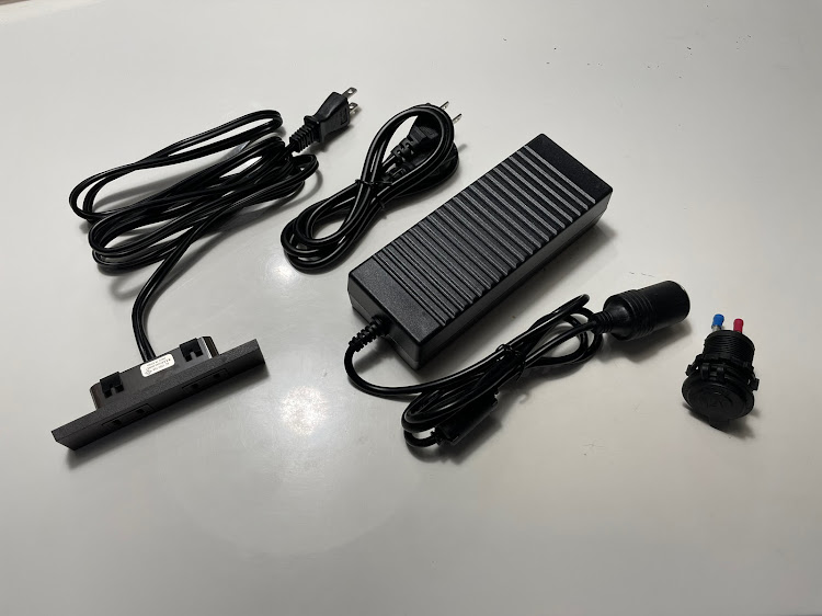 ハイエースワゴンのDIY・ポータブル電源で給電ケーブル・100Vコンセント追加に関するカスタム事例の投稿画像7枚目