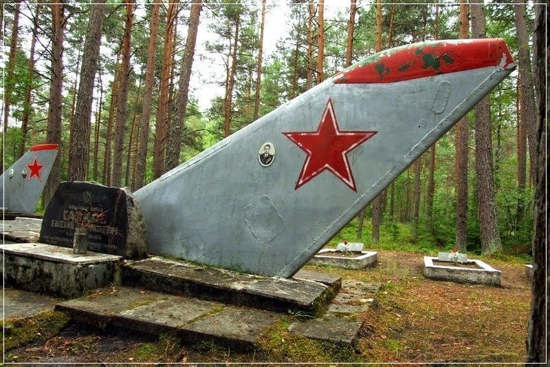 Ämari Air Force Cemetery, o cemitério de pilotos da Estônia