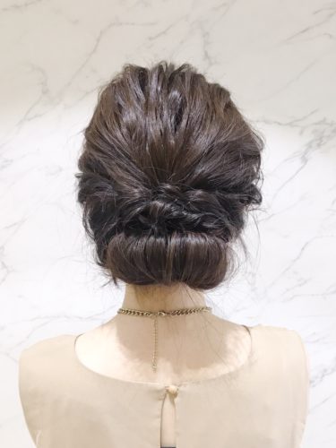 ロングヘアのママが参考にしたい 卒園式におすすめの髪型をアレンジ別にご紹介 Trill トリル