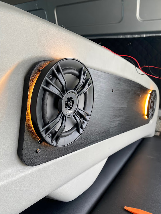 ハイエース スーパーロングの車検もどし・熱中症に注意しましょう・リアスピーカー移設・DIY・ビーノに関するカスタム事例の投稿画像8枚目