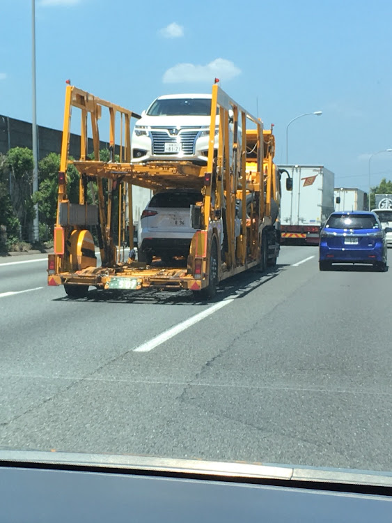 エルグランドの同車種同色と遭遇・代車に関するカスタム事例の投稿画像1枚目