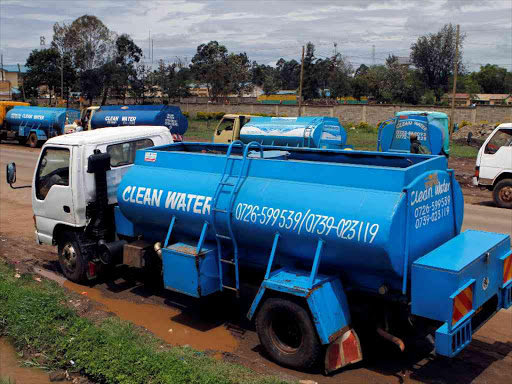 Water bowsers queue as they wait to distribute water to their clients in Dagoretti neighbourhood of Nairobi, Kenya April 17, 2018. REUTERS