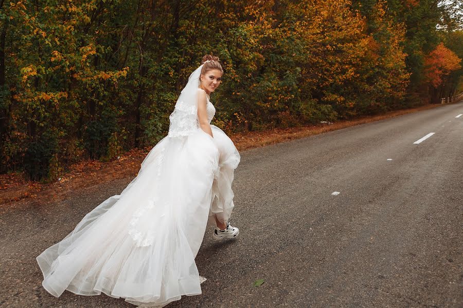 Wedding photographer Ekaterina Glazkova (photostudiosmile). Photo of 16 January 2020